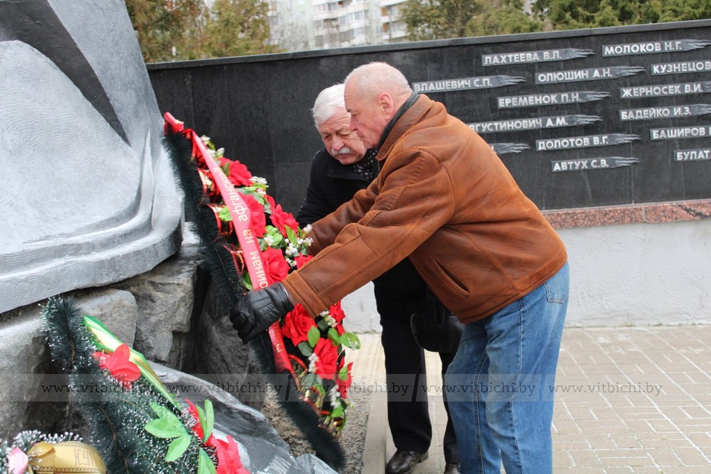 возложение цветов