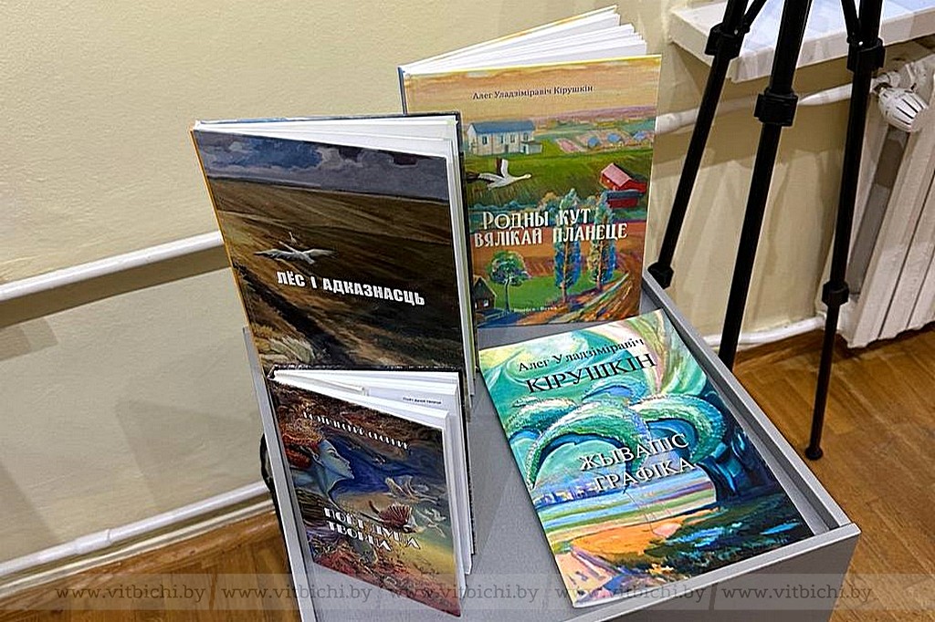 Для тех, кто желает познакомиться с творчеством Олега Кирюшкина, напоминаем, что он является автором нескольких книг, где делится фактами о своей жизни и, конечно, демонстрирует свои творческие работы.