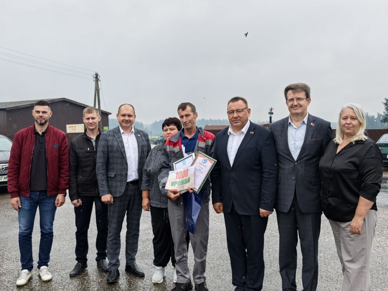 Солидарность и признание: профсоюзные лидеры здравоохранения поддержали аграриев и медиков Миорского района Солидарность и признание: профсоюзные лидеры здравоохранения поддержали аграриев и медиков Миорского района
