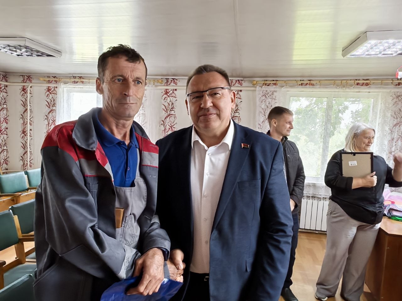 Солидарность и признание: профсоюзные лидеры здравоохранения поддержали аграриев и медиков Миорского района Солидарность и признание: профсоюзные лидеры здравоохранения поддержали аграриев и медиков Миорского района