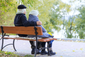 Можно ли определить в социальный пансионат одинокую пенсионерку, если у нее нет группы инвалидности?