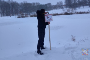 Спасатели напоминают об опасности выхода на тонкий лёд