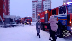 31 человек эвакуирован, 3 спасены работниками МЧС: сегодня утром в витебской многоэтажке произошел пожар