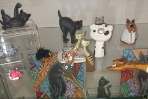 Коты-сувениры со всего мира можно увидеть на выставке в Витебской областной библиотеке