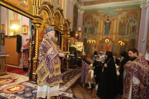 Православные верующие празднуют Собор Архангела Гавриила