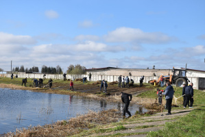 В Первомайском районе Витебска на субботнике приводили в порядок пляж в Сокольниках