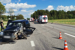 Спасатели деблокировали водителя, пострадавшего в ДТП в Витебском районе