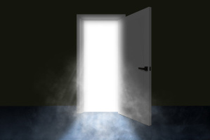 В Витебске из-за незакрытой двери подъезда дал течь новый радиатор