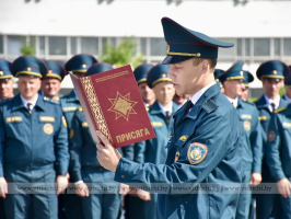 Около 70 новобранцев МЧС приняли присягу на площади Флага в Витебске