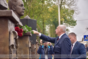 В Бешенковичах открыли бюст Павла Минаевича Романова