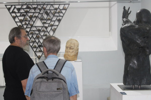 В Витебске открылась республиканская выставка станковой скульптуры «Адметнасць»