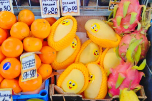 Драконий фрукт, «кусачая» голубика и красочные цветы: что почем на Смоленском рынке в Витебске