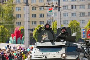 «Кайман», «БелГрад», ретро: что еще увидели горожане и гости на военном параде в Витебске