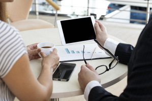 Впервые в Беларуси договор купли-продажи квартиры удостоверили по видеосвязи