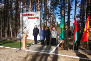 У мемориального комплекса "Пантеон памяти" в урочище Воробьёвы горы в Городке прошел митинг-реквием