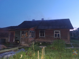В Сенненском районе горел дом, внутри спасатели обнаружили труп хозяина