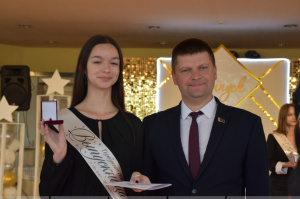 Медали лучшим выпускникам вручили в Первомайском районе Витебска