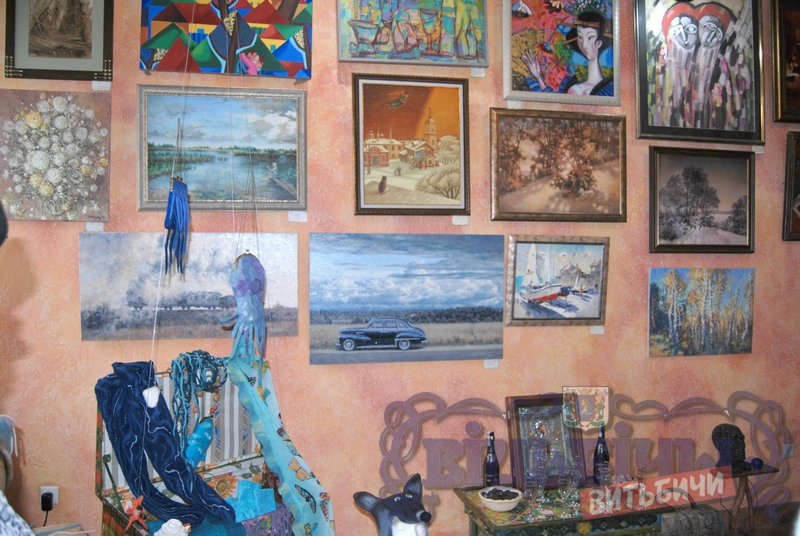В салоне-галерее «Стена» открылась выставка войлочных изделий Натальи Гончаровой